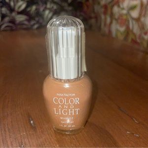 Max Factor Color And Light Makeup color Cafe Au Lait 1 oz NEW & SEALED